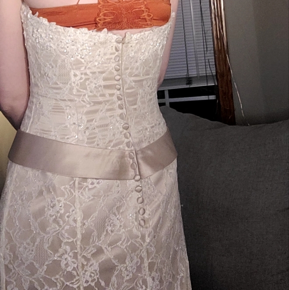 Wedding Dress - Picture 3 of 6